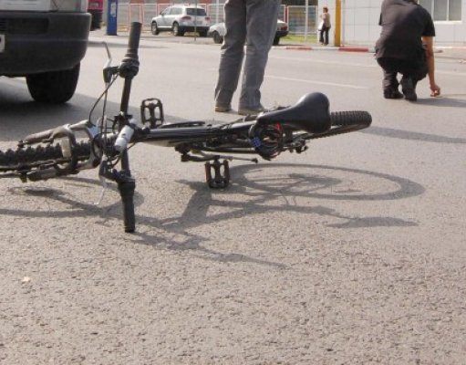 Biciclist accidentat de un şofer neatent